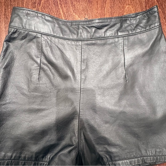 Vintage Women’s Black genuine leather shorts Chia Size 6 Classic 🔥Sexy Excellent - Picture 14 of 15